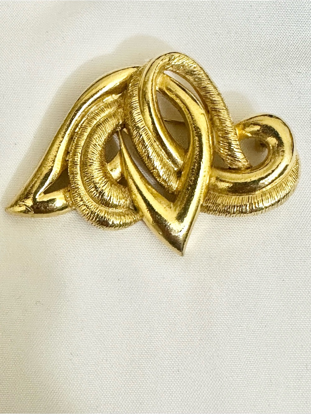 Elegant Vintage Signed GERRY’S Gold-Plated Abstract Knot Brooch-Moderate Weight